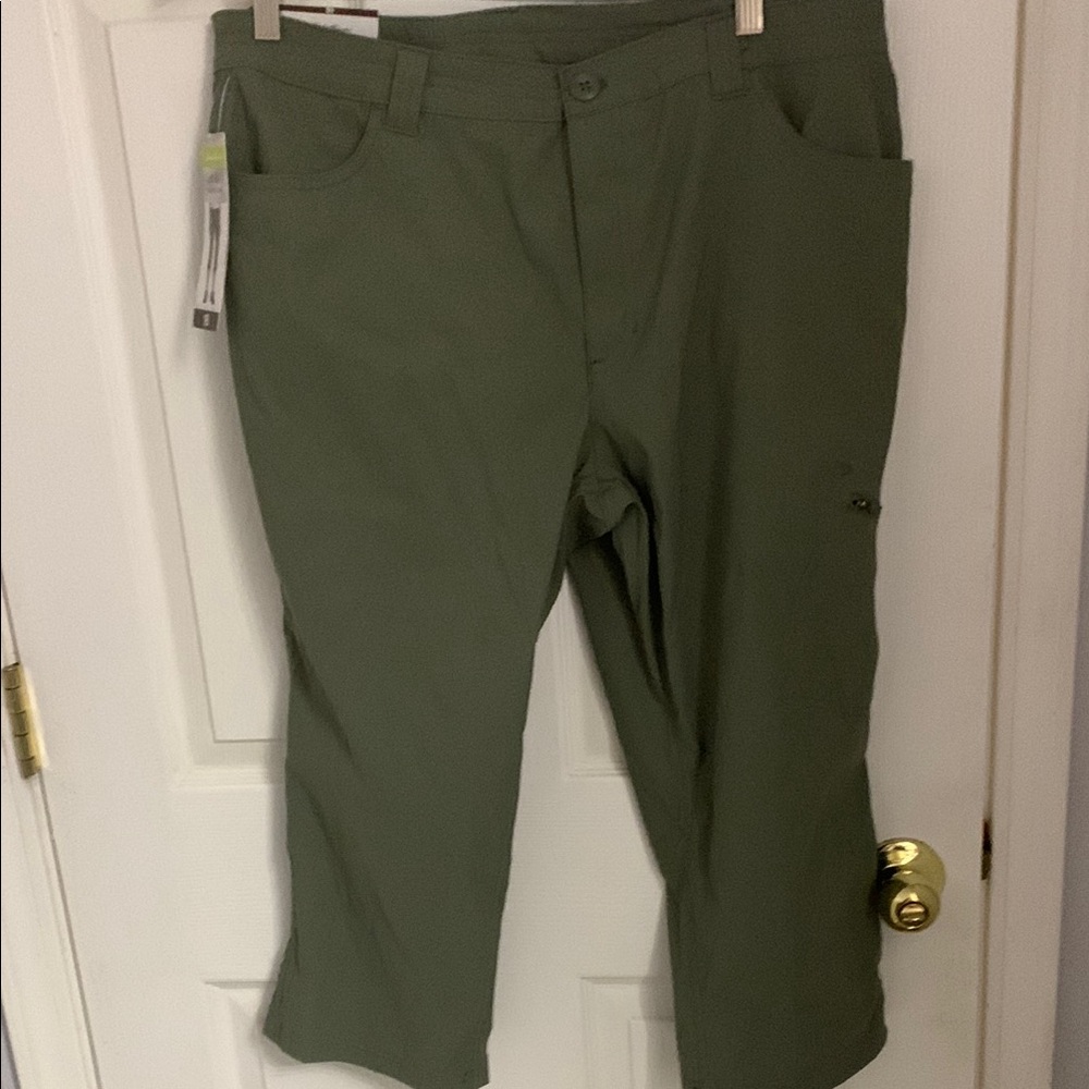 Eddie Bauer Forest Green Relaxed Fit Rainier Capri